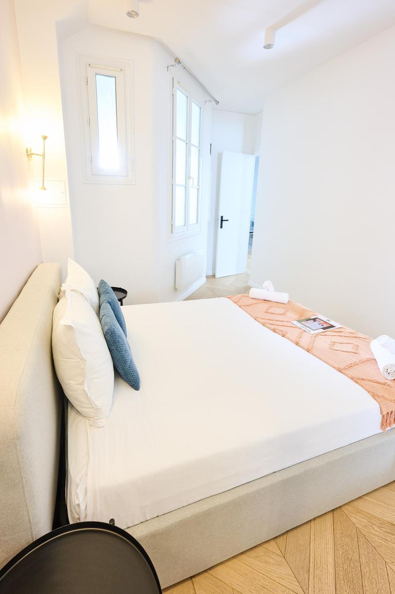 Champs Elysees!Montaigne, New Luxurious 6Pers Flat باريس المظهر الخارجي الصورة